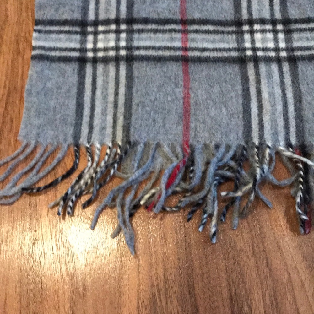 NWT cashmere scarf - Picture 3 of 5
